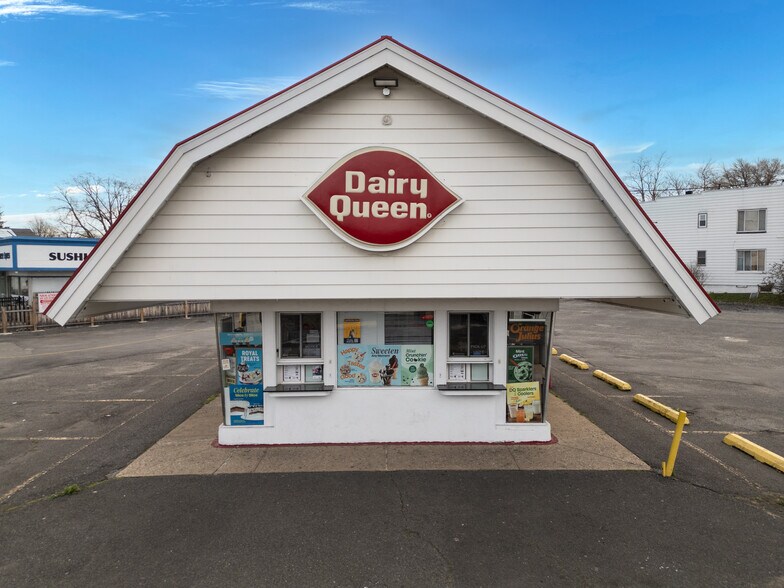 More Photos Of 735 E Hazelwood Ave, Rahway Freestanding For Sale