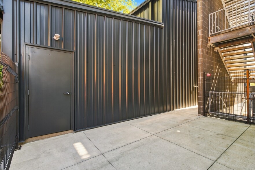 More Photos Of 722 Merritt Ave, Nashville General Retail For Lease