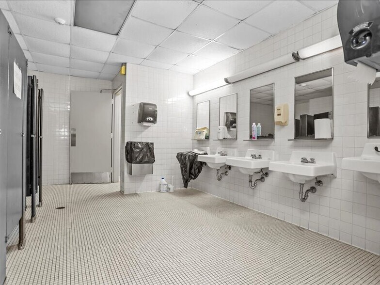 More Photos Of 1819 Spring St, Palestine Specialty For Sale