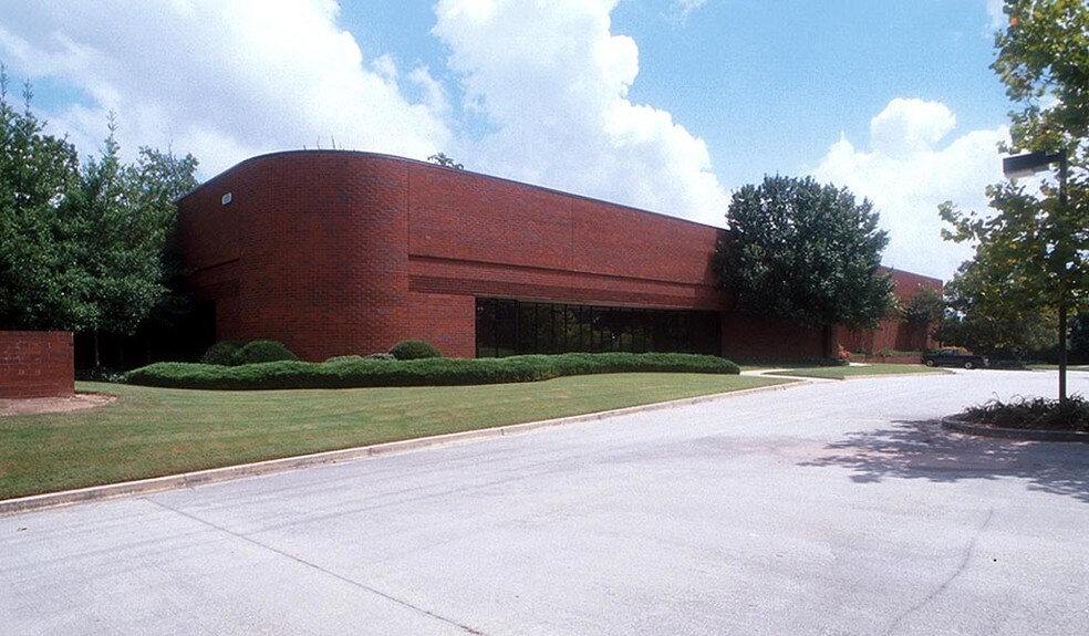 More Photos Of 2175 W Park Ct, Stone Mountain Warehouse For Lease