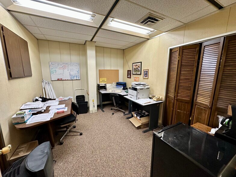 More Photos Of 372 S Jefferson St, Ripley General Retail For Sale