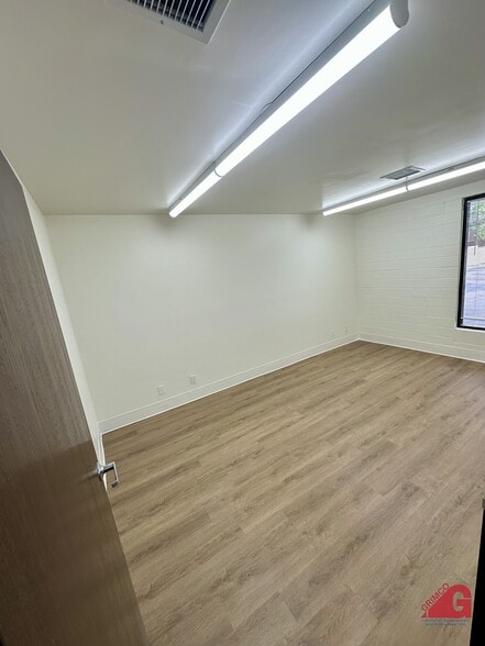 More Photos Of 21730 Lassen St, Chatsworth Manufacturing For Lease