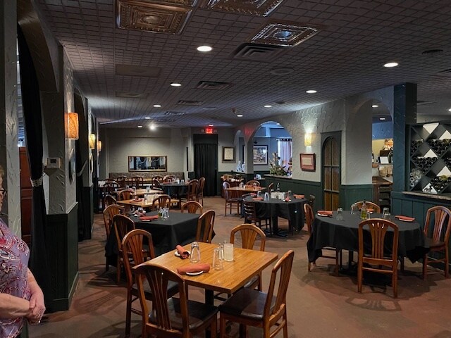 More Photos Of 3109-3133 Watson Rd, Saint Louis Freestanding For Lease