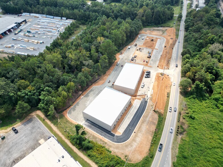 More Photos Of 4627 Atlanta Hwy, Flowery Branch Warehouse For Lease