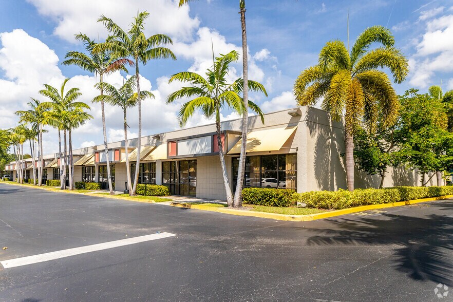More Photos Of 4101 Ravenswood Rd, Dania Beach Office For Lease