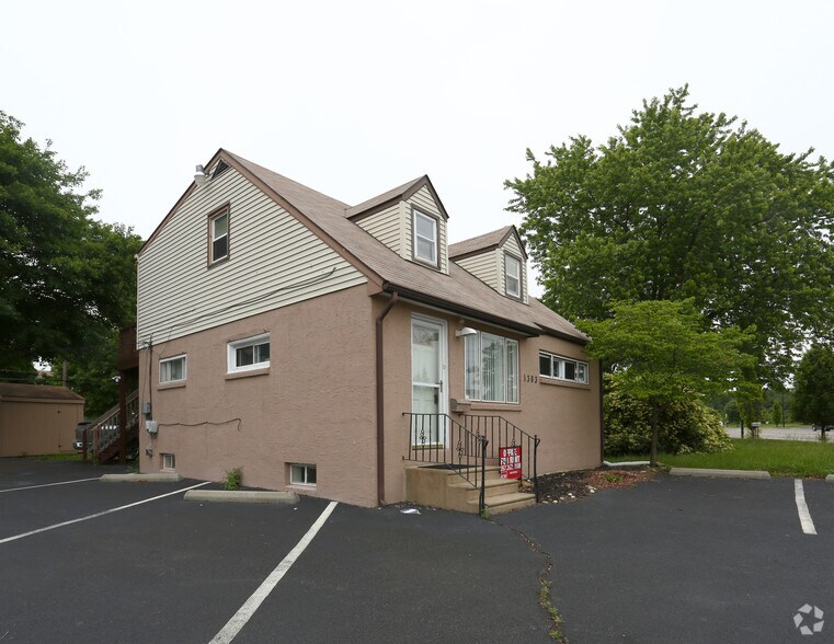 More Photos Of 1303 Veterans Hwy, Bristol Office For Sale