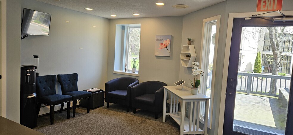 More Photos Of 102 Hopmeadow St, Weatogue Medical For Sale