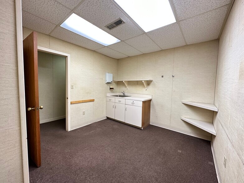 More Photos Of 2630 E Chestnut Ave, Vineland Medical For Sale