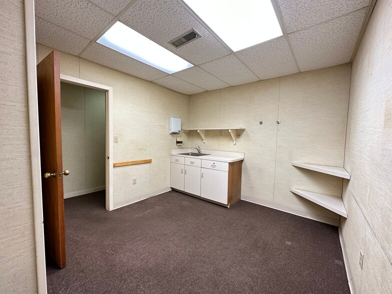 More Photos Of 2630 E Chestnut Ave, Vineland Medical For Sale