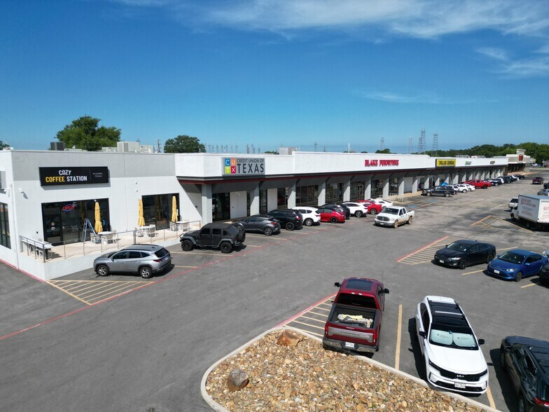 More Photos Of 102-110 Midtown Dr, Kilgore General Retail For Lease
