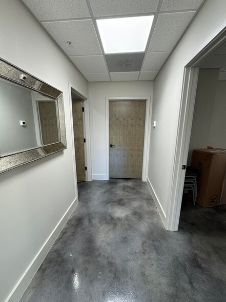 More Photos Of 235 NE Watula Ave, Ocala General Retail For Sale