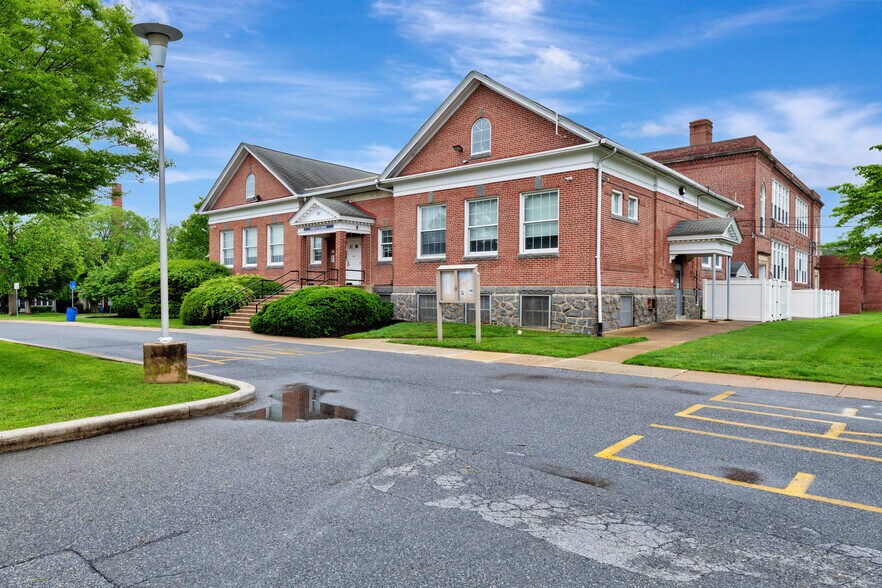 More Photos Of 11 Poplar Ave, Wilmington Lodge Meeting Hall For Lease
