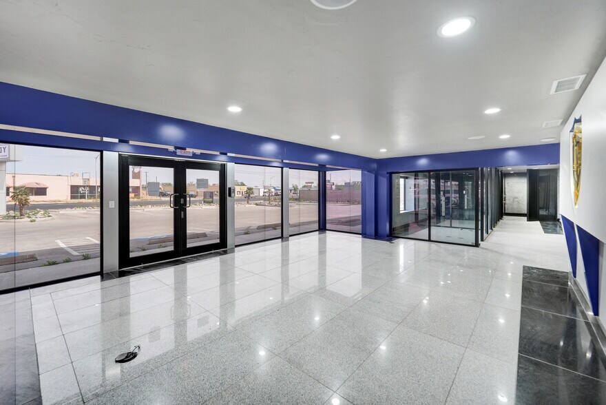 More Photos Of 2903 Wall St, Midland Office For Lease