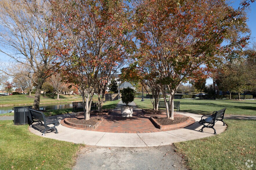 More Photos Of 14501 George Carter Way, Chantilly Office For Lease