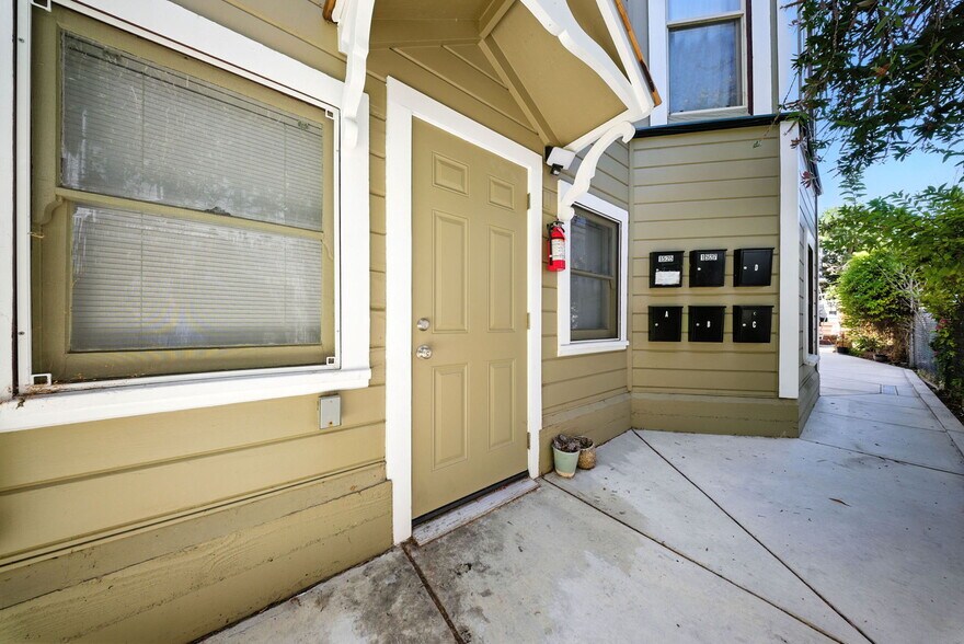 More Photos Of 1523-1527 Verdi St, Alameda Apartments For Sale