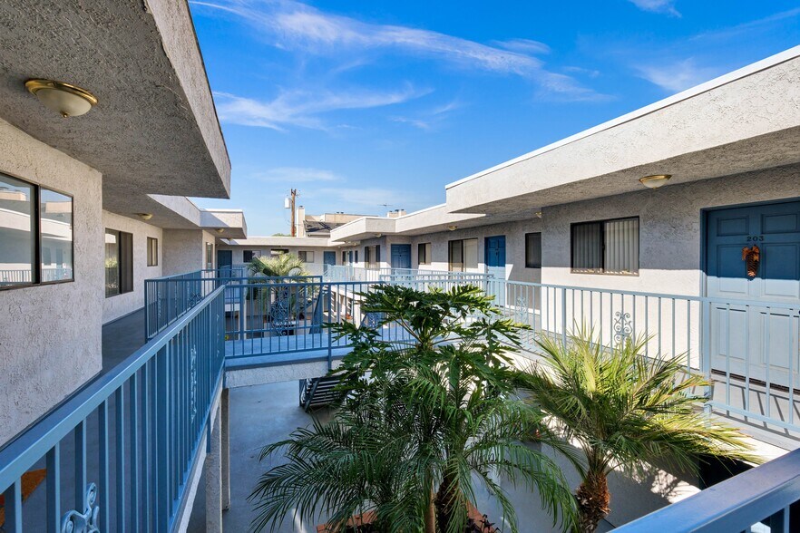 More Photos Of 515 E Elmwood Ave, Burbank Apartments For Sale