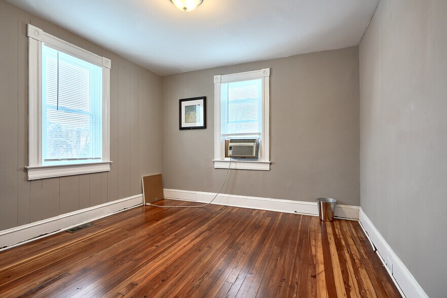 More Photos Of 16-18 Sudbrook Ln, Pikesville Office Residential For Sale