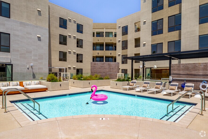 More Photos Of 7520-7566 W Sunset Blvd, Los Angeles Apartments For Lease
