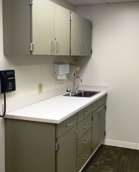 More Photos Of 500-576 Pine Hollow Rd, McKees Rocks General Retail For Lease