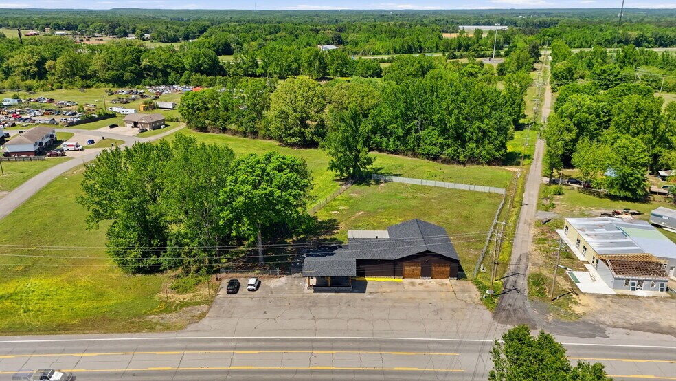 More Photos Of 702 W Dewitt Henry Dr, Beebe Freestanding For Sale
