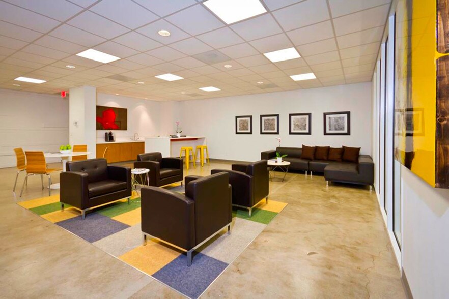 More Photos Of 2855 Mangum Rd, Houston Office For Lease