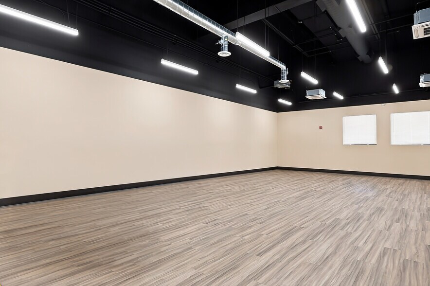 More Photos Of 2701 Crimson Canyon Dr, Las Vegas Light Manufacturing For Sale