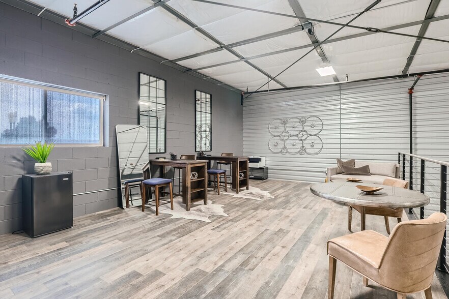 More Photos Of 11 NW Frontage Rd, Fort Collins Showroom For Lease