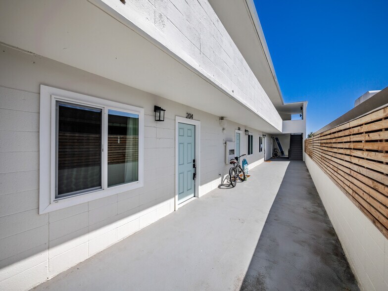 More Photos Of 54 Maluniu Ave, Kailua Apartments For Sale