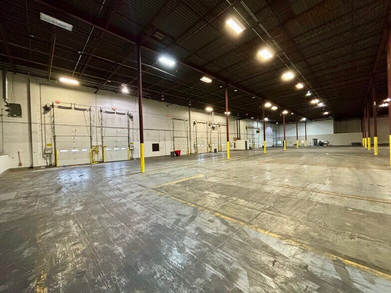 More Photos Of 40-60 Industrial Pky, Cheektowaga Warehouse For Lease