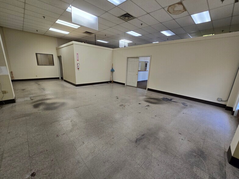 More Photos Of 4695 Winchester Rd, Memphis Flex For Sale