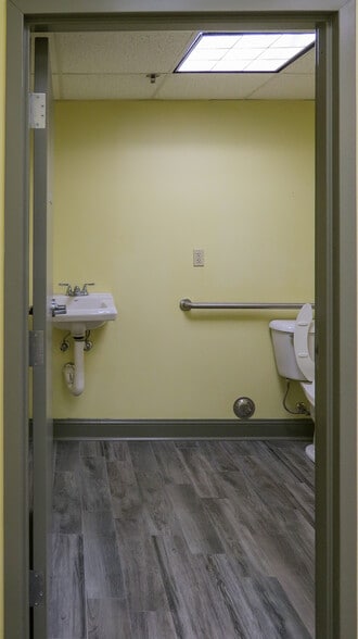 More Photos Of 2626 Brown Ave, Manchester Unknown For Lease