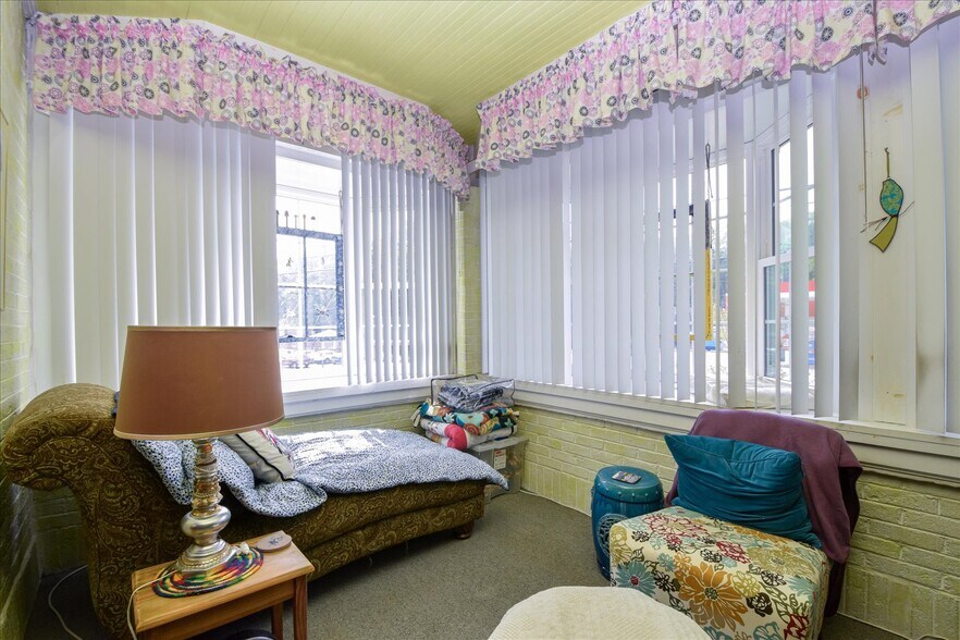 More Photos Of 1911 Memorial Ave SW, Roanoke Office Residential For Sale