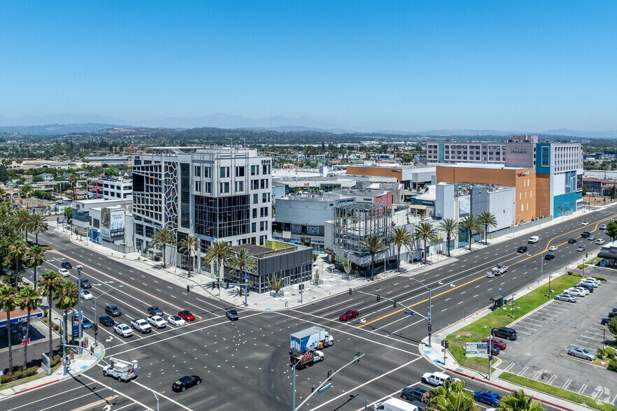 More Photos Of 6940 Beach Blvd, Buena Park Office For Lease