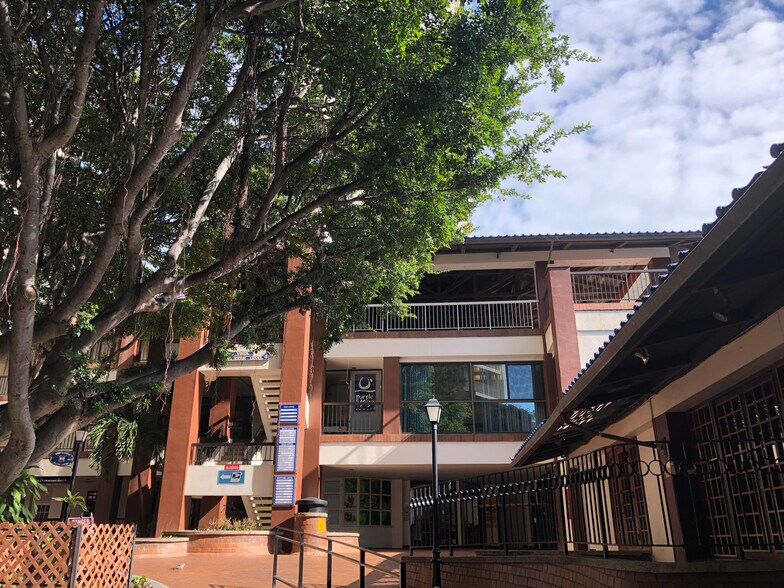 More Photos Of 438-444 Hobron Ln, Honolulu Office For Lease