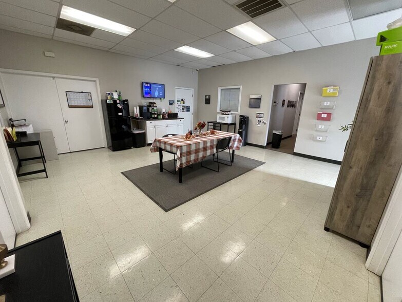 More Photos Of 510 Corliss St, Greensboro Light Manufacturing For Lease