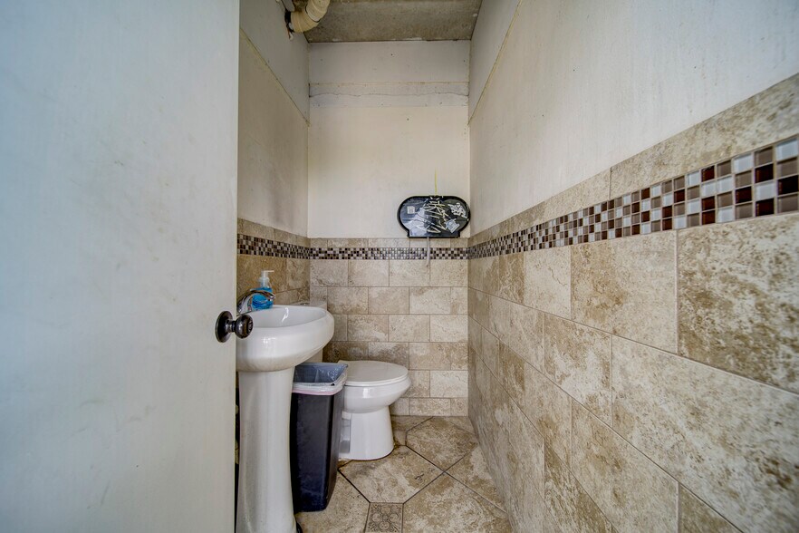 More Photos Of 58000 Card Sound Rd, Key Largo Restaurant For Sale