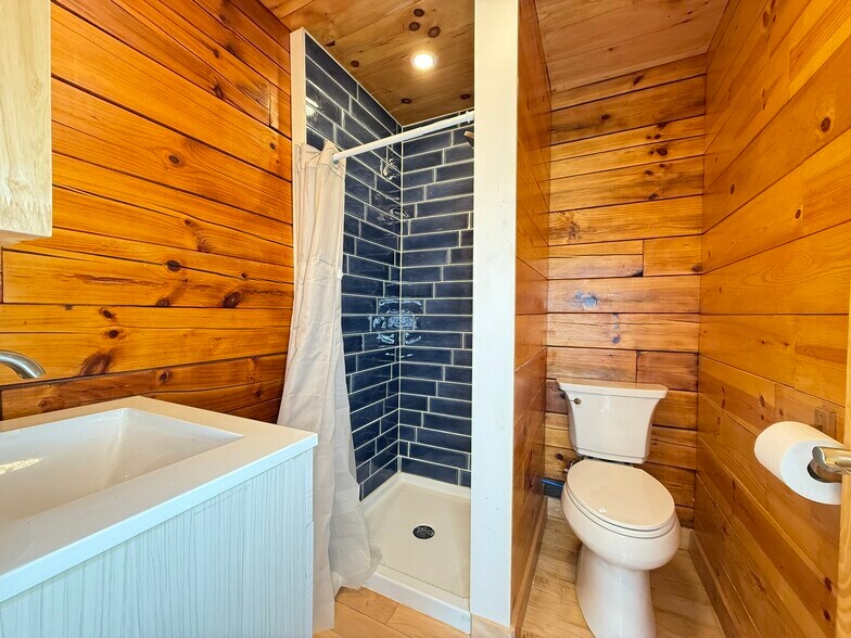 More Photos Of 984 Waterloo Geneva Rd, Waterloo Township Trailer Camper Park For Sale