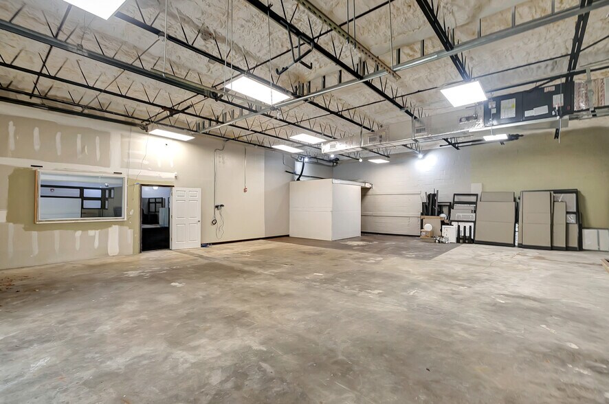 More Photos Of 450 94th Ave N, Saint Petersburg Freestanding For Lease
