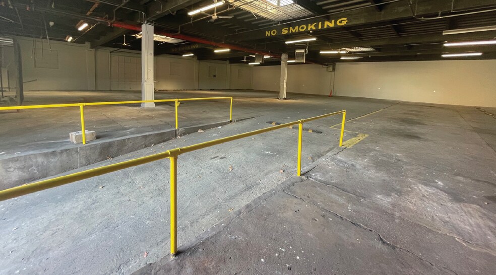 More Photos Of 1821 Steinway Pl, Astoria Warehouse For Lease