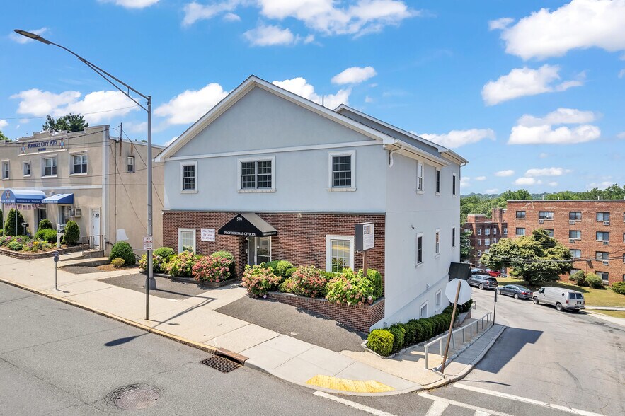More Photos Of 570 Yonkers Ave, Yonkers Office For Lease