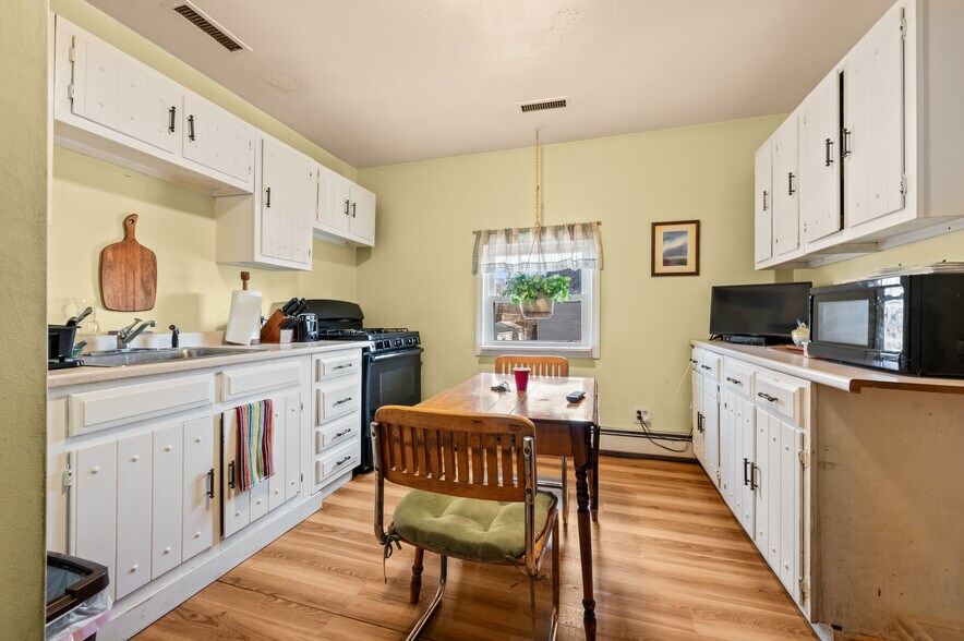 More Photos Of 547 Naugatuck Ave, Milford Apartments For Sale