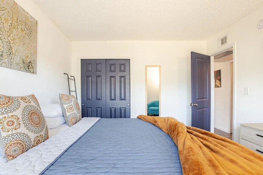 More Photos Of 7031 N 80th Ave, Glendale Apartments For Sale