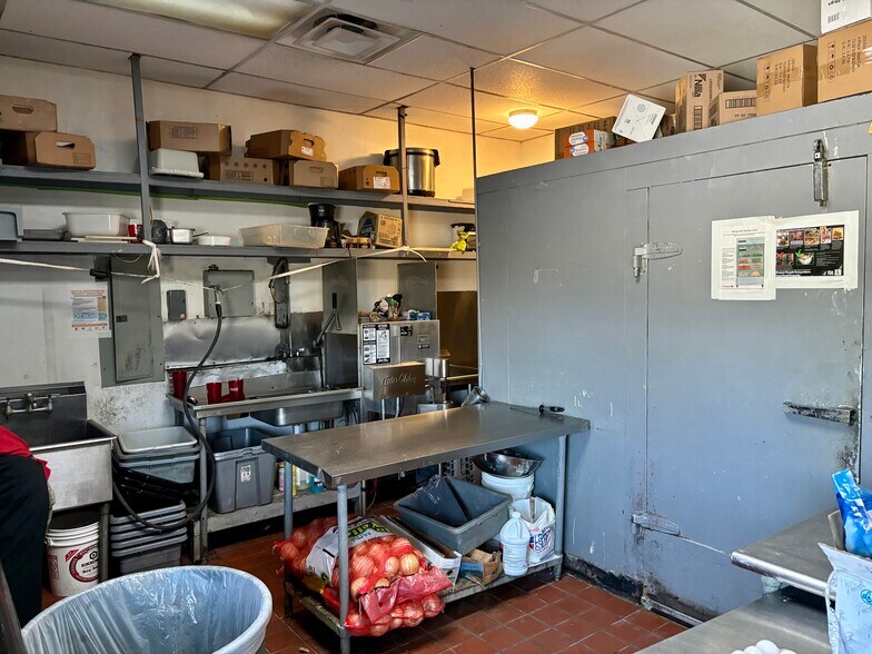 More Photos Of 825 New York Dr, Vandalia Storefront Retail Office For Sale