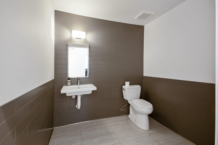 More Photos Of 90 Cedar St, San Francisco Warehouse For Sale