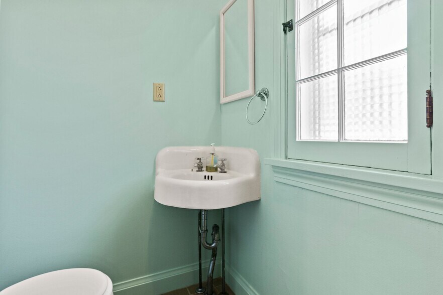 More Photos Of 206 Park Ave, Rochester Office Residential For Lease