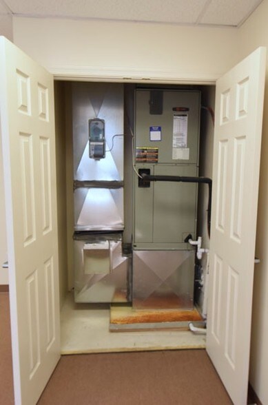 More Photos Of 601 7th St, Laurel Office For Sale