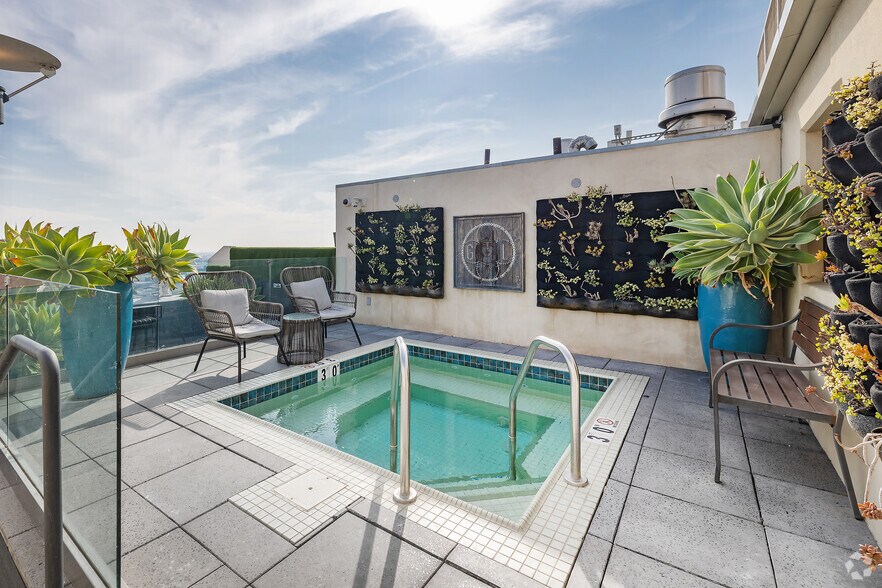 More Photos Of 217 E 8th St, Los Angeles Apartments For Lease