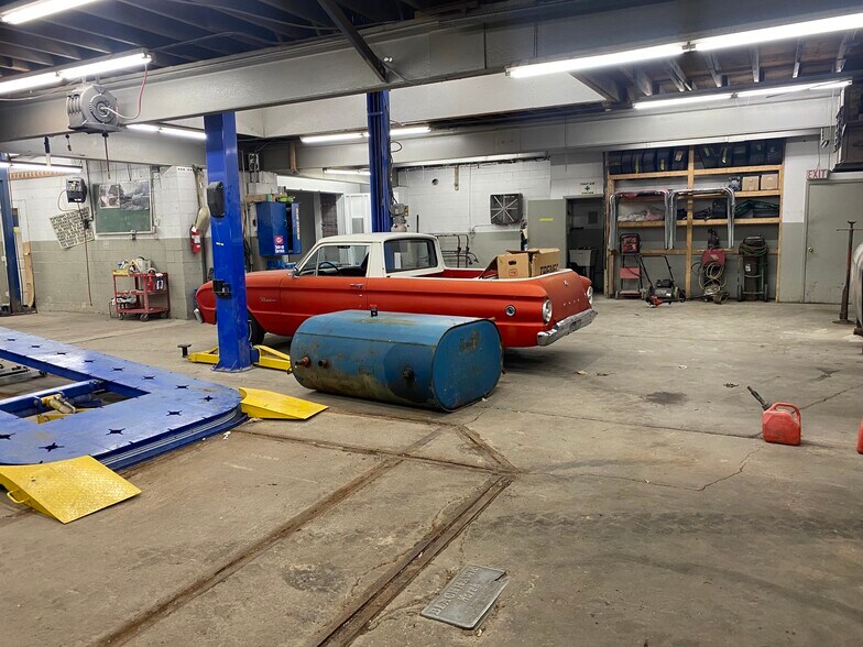 More Photos Of 840 Cayuga Creek Rd, Buffalo Auto Repair For Sale