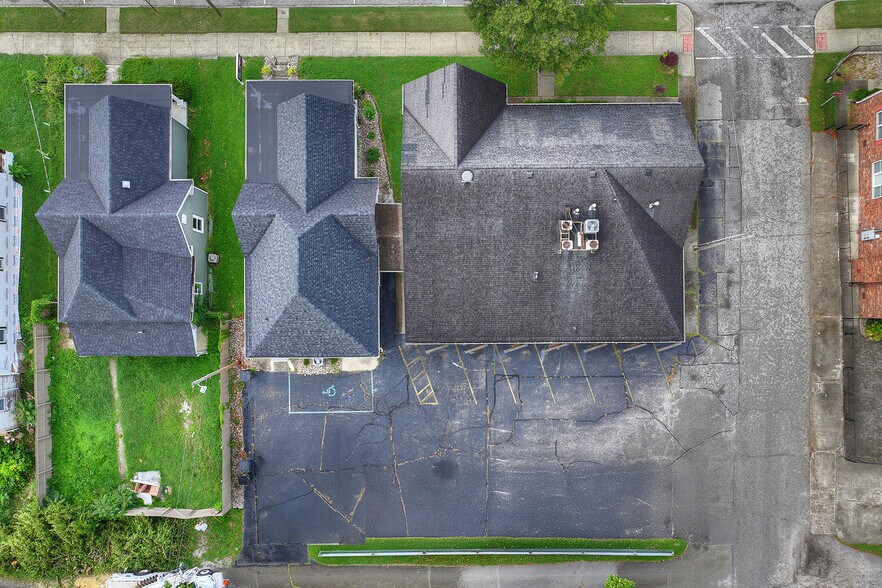 More Photos Of 1604 State St, New Albany Office For Sale