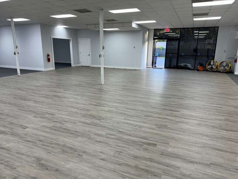 More Photos Of 3120-3131 E Riverside Dr, Fort Myers Research And Development For Lease